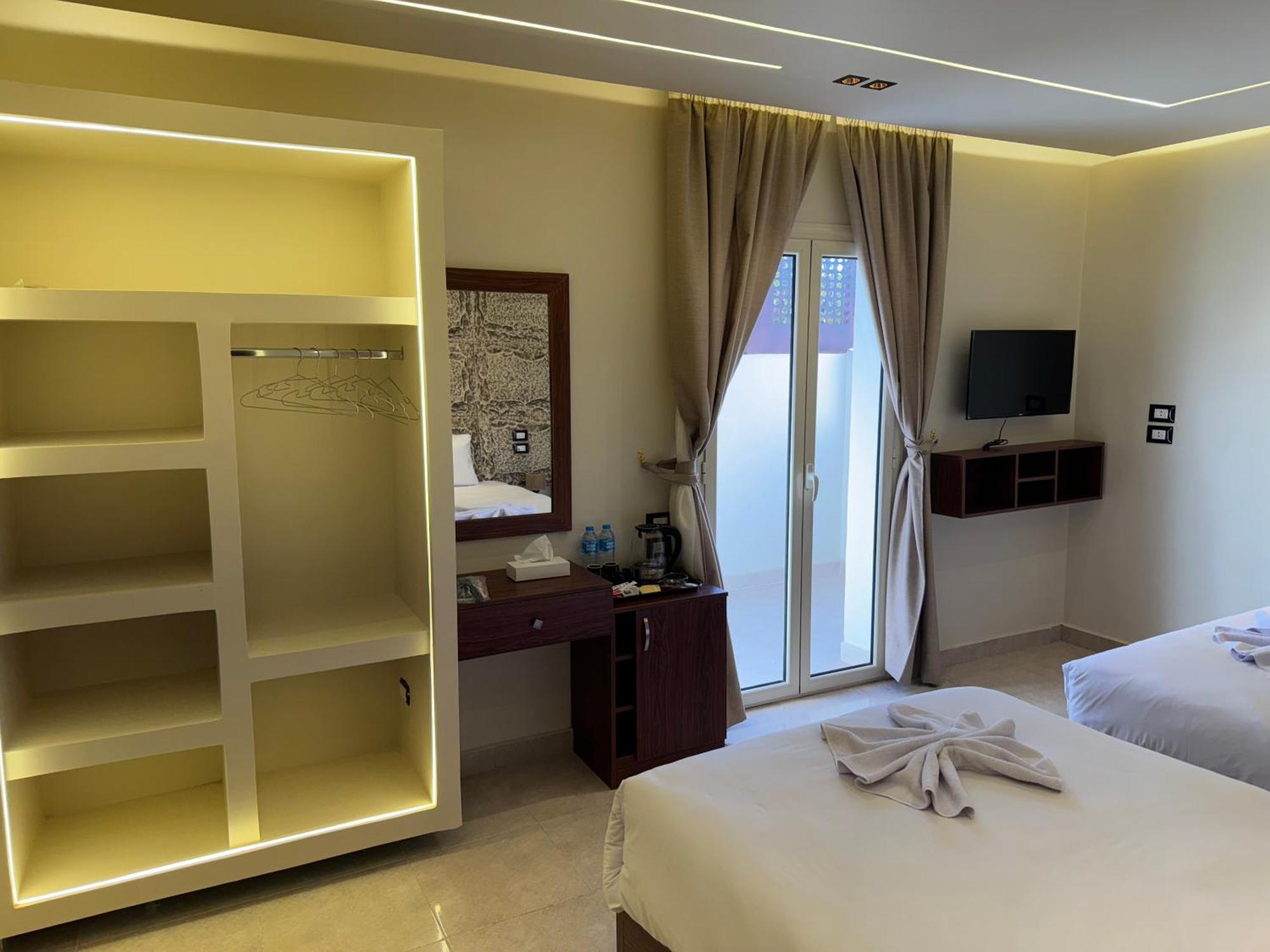 Master Pyramids Hotel Al Kawm al Akhdar エクステリア 写真
